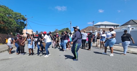 WATCH | Violent scenes in the Eastern Cape as students push back - eNCA